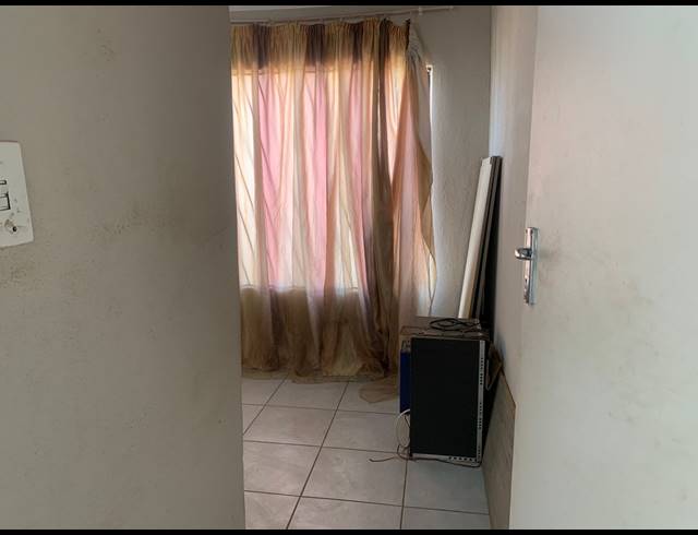 3 BEDROOM TOWNHOUSE FOR SALE IN PROTEA GLEN